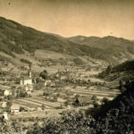 615 Ak von ca. 1930 Blick vom Schlössle auf den Ortsteil Kirche mit rechts dem Hofbauernhof (heute MiMa)